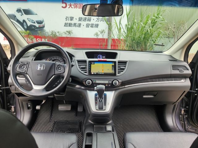 天窗版~原廠保養~方向盤換檔快撥片~衛星導航~倒車影像~藍芽通訊~HID頭燈~定速巡航~雙區恆溫空調~ABS系統~  第7張相片
