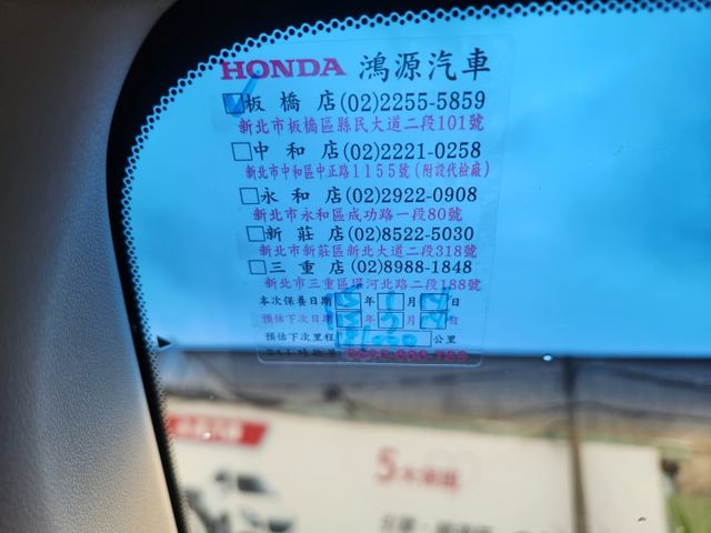 天窗版~原廠保養~方向盤換檔快撥片~衛星導航~倒車影像~藍芽通訊~HID頭燈~定速巡航~雙區恆溫空調~ABS系統~  第11張相片