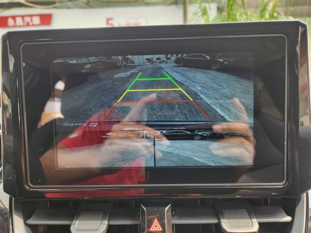 摸門免鑰匙啟動~ACC跟車系統~盲點偵測系統~AEB自動緊急煞車系統~車道偏離警示系統~胎壓監控~恆溫~原廠保養～  第10張相片