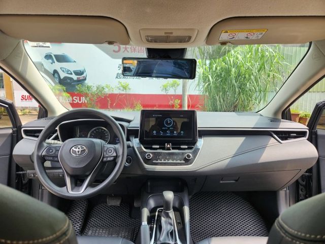 摸門免鑰匙啟動~ACC跟車系統~盲點偵測系統~AEB自動緊急煞車系統~車道偏離警示系統~胎壓監控~恆溫~原廠保養～  第12張相片