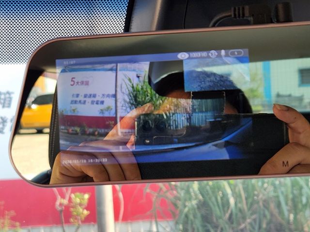 摸門免鑰匙啟動~ACC跟車系統~盲點偵測系統~AEB自動緊急煞車系統~車道偏離警示系統~胎壓監控~恆溫~原廠保養～  第9張相片