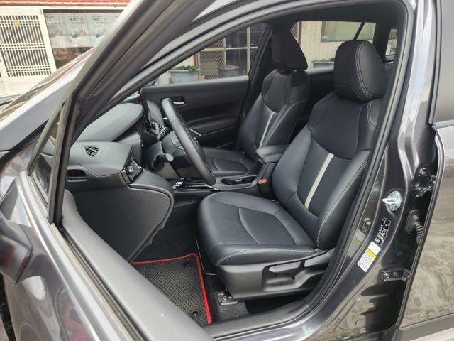 Gr sport 原廠保養 只跑7萬 環景倒車影像 摸門免鑰匙啟動 盲點偵測 胎壓偵測 ACC跟車系統 車道維持車道偏離  第3張相片