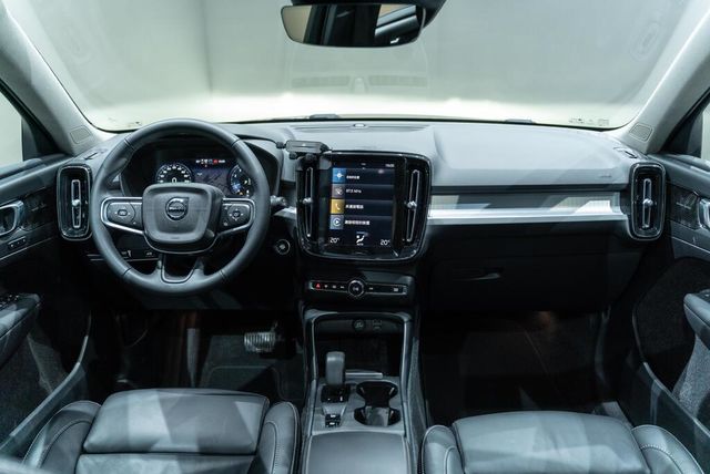 VOLVO富豪 XC40  第11張相片