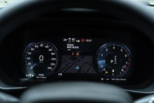 VOLVO富豪 XC40  第12張相片