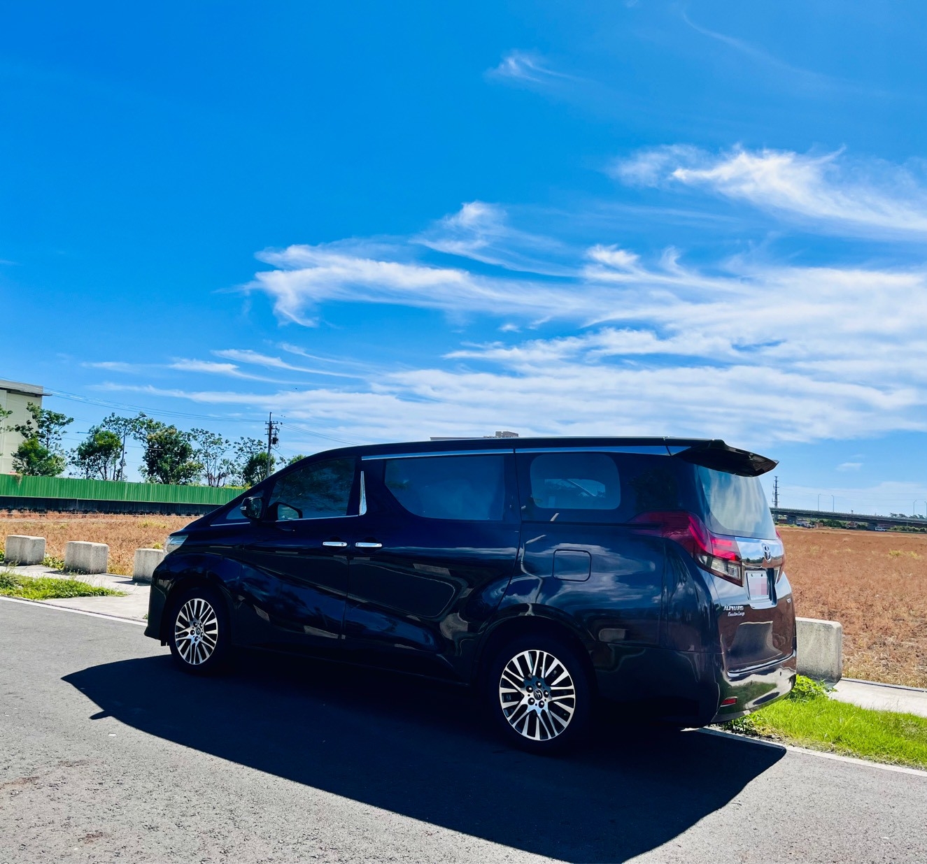 【旭峯汽車】2015年 Toyota Alphard 3.5L V6 自然進氣 無待修 單純里程高 非計程車  第2張相片