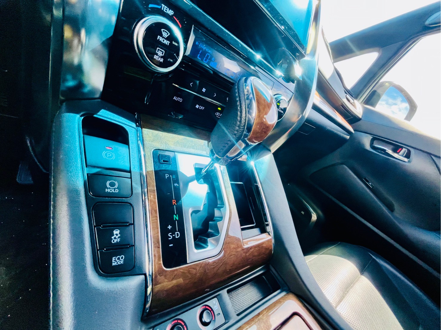 【旭峯汽車】2015年 Toyota Alphard 3.5L V6 自然進氣 無待修 單純里程高 非計程車  第5張相片