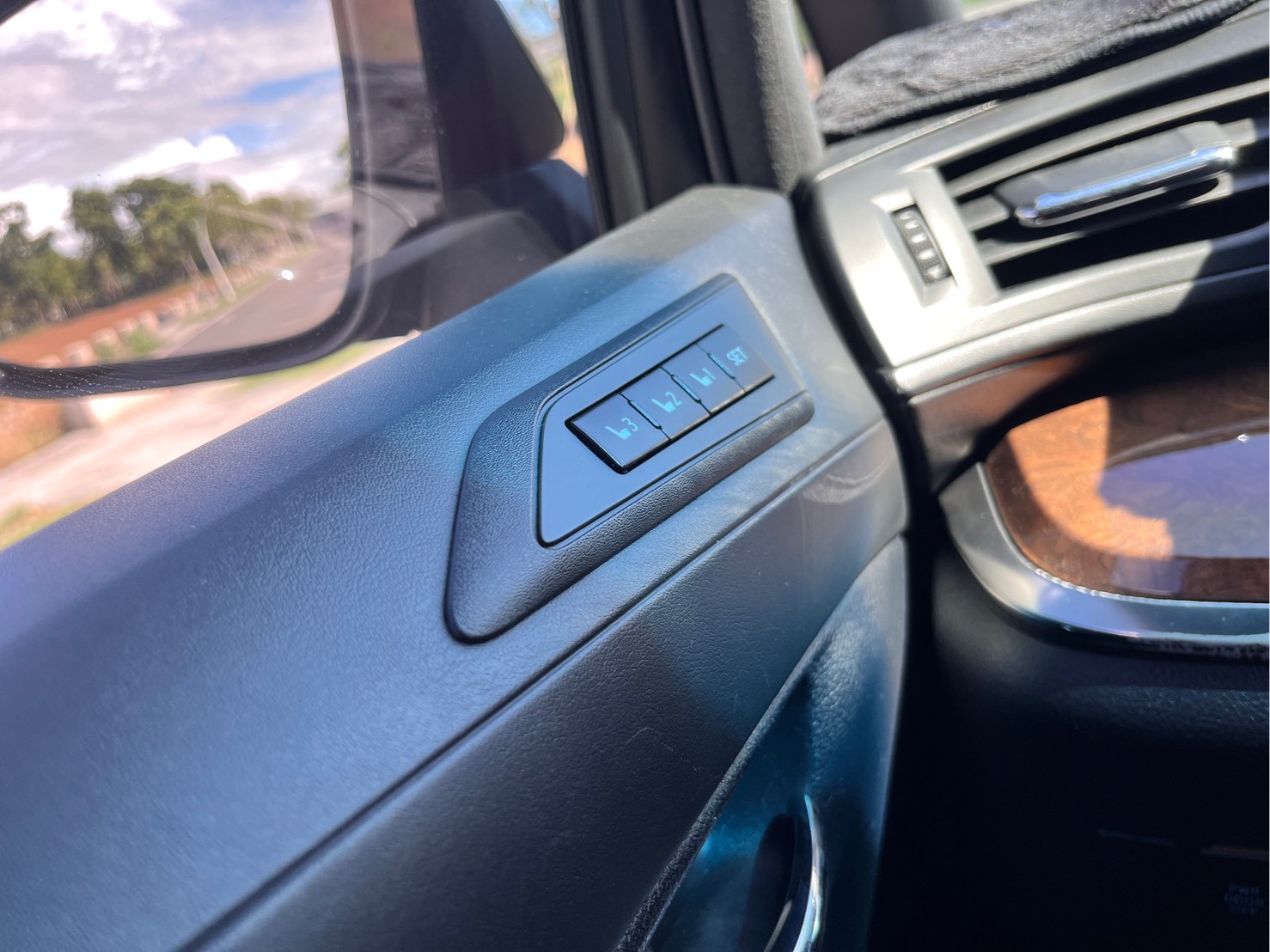 【旭峯汽車】2015年 Toyota Alphard 3.5L V6 自然進氣 無待修 單純里程高 非計程車  第11張相片