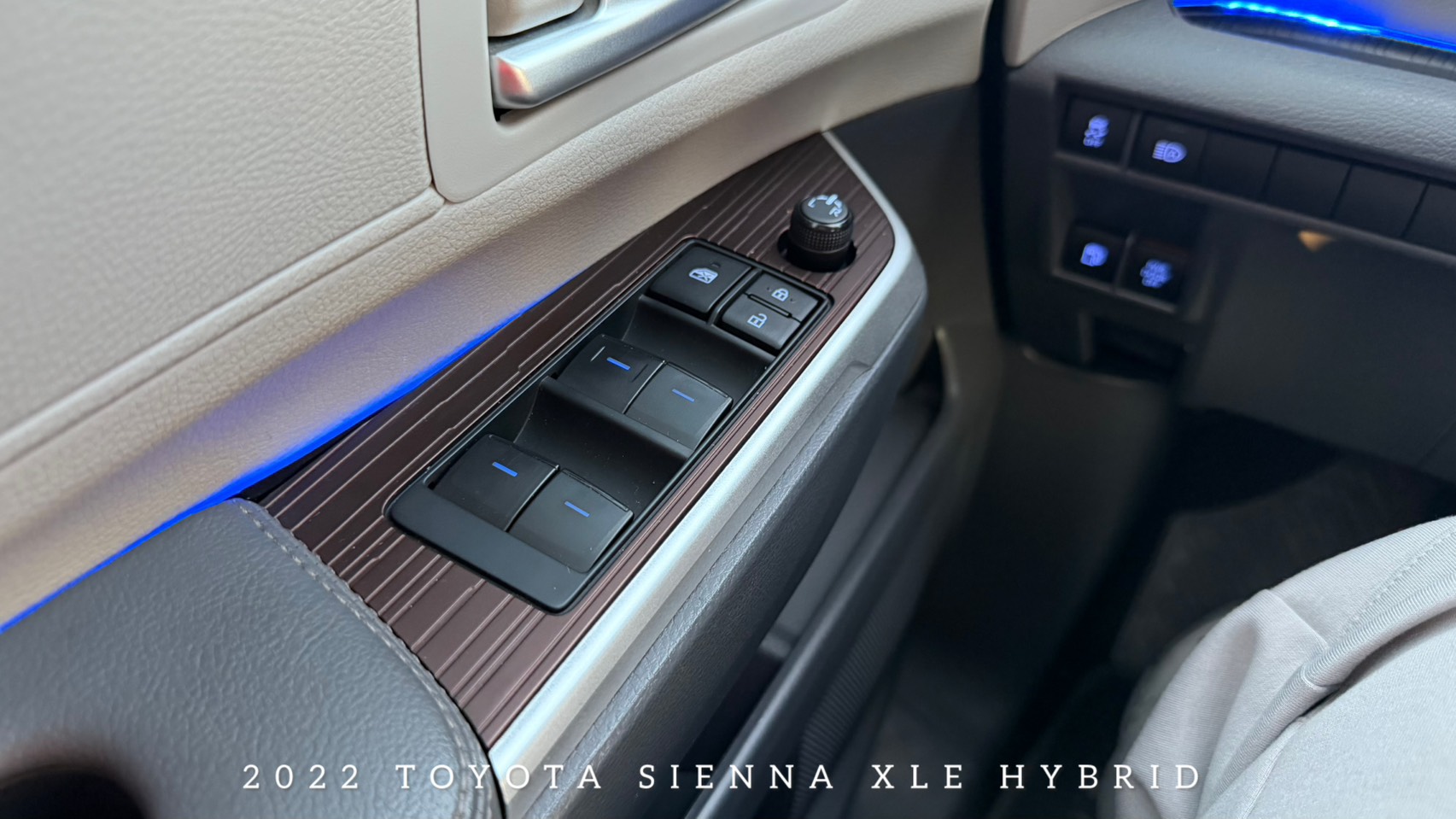 【旭峯汽車】2022 Toyota SIENNA XLE  2.5 hybrid FWD   第10張相片