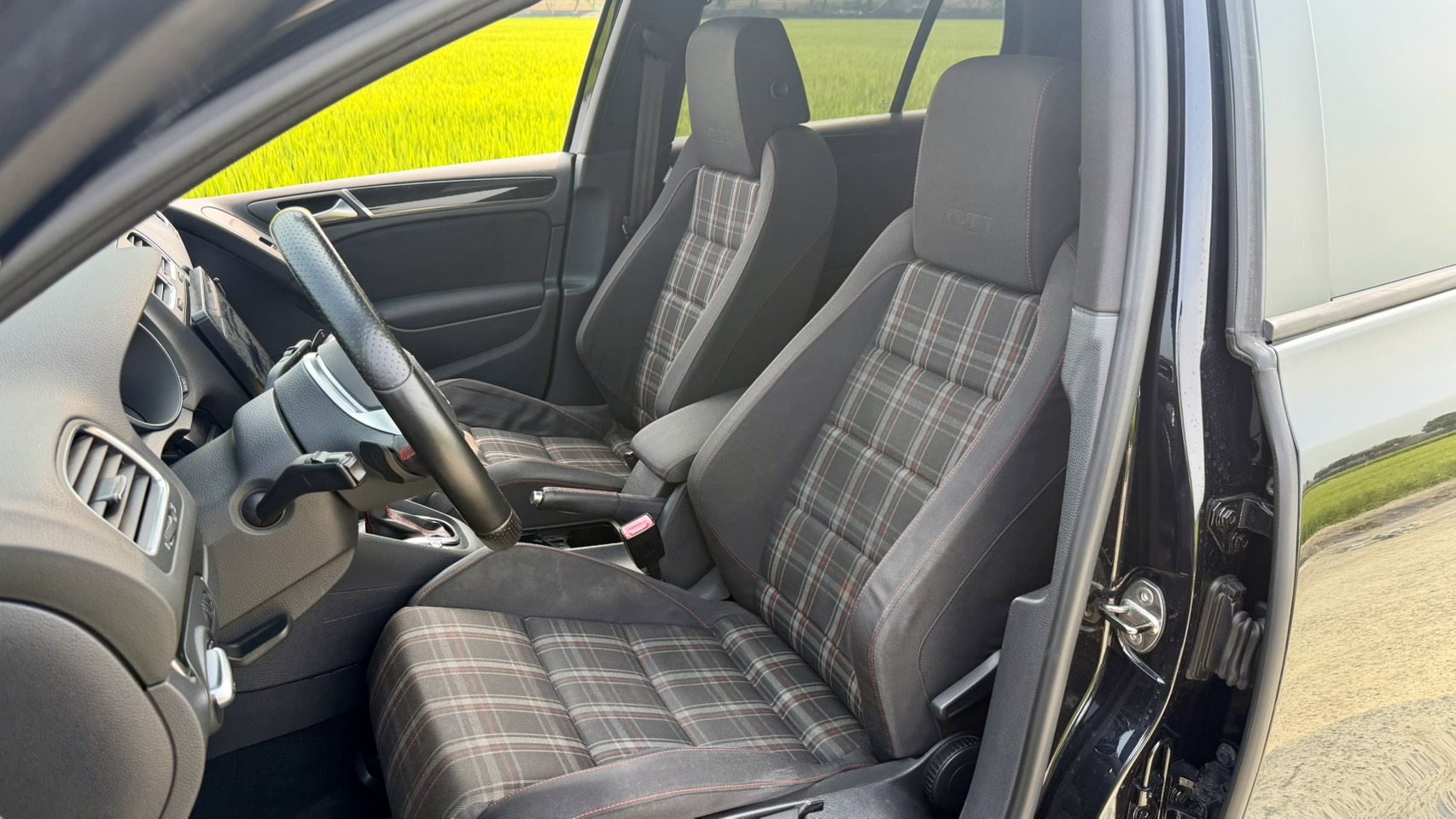 【性能鋼砲標竿】 2010 Volkswagen Golf GTI 2.0 里程保證 僅跑13萬多公里  第3張相片