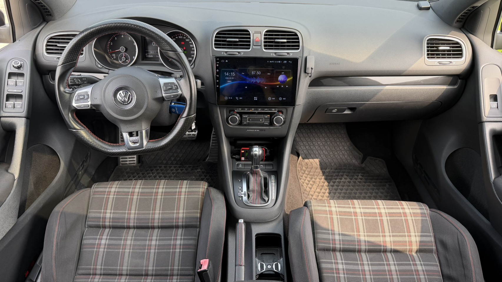 【性能鋼砲標竿】 2010 Volkswagen Golf GTI 2.0 里程保證 僅跑13萬多公里  第4張相片