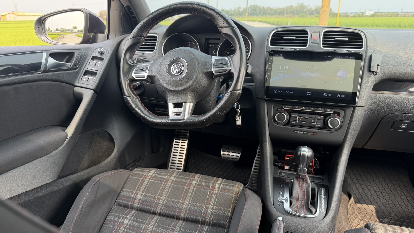 【性能鋼砲標竿】 2010 Volkswagen Golf GTI 2.0 里程保證 僅跑13萬多公里  第12張相片