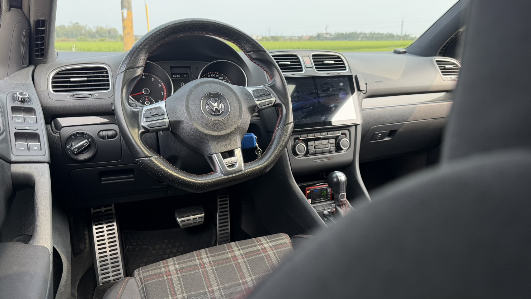 【性能鋼砲標竿】 2010 Volkswagen Golf GTI 2.0 里程保證 僅跑13萬多公里  第14張相片