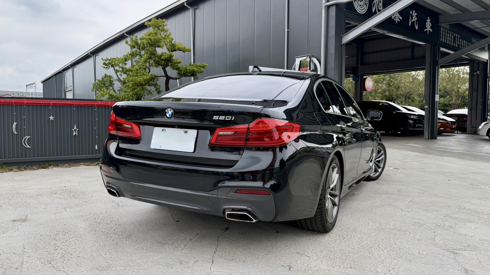 【理性且成熟的選擇】2017 BMW G30 520I M-SPORT  認證車 / 僅跑4萬多公里 / 無泡水  第2張相片