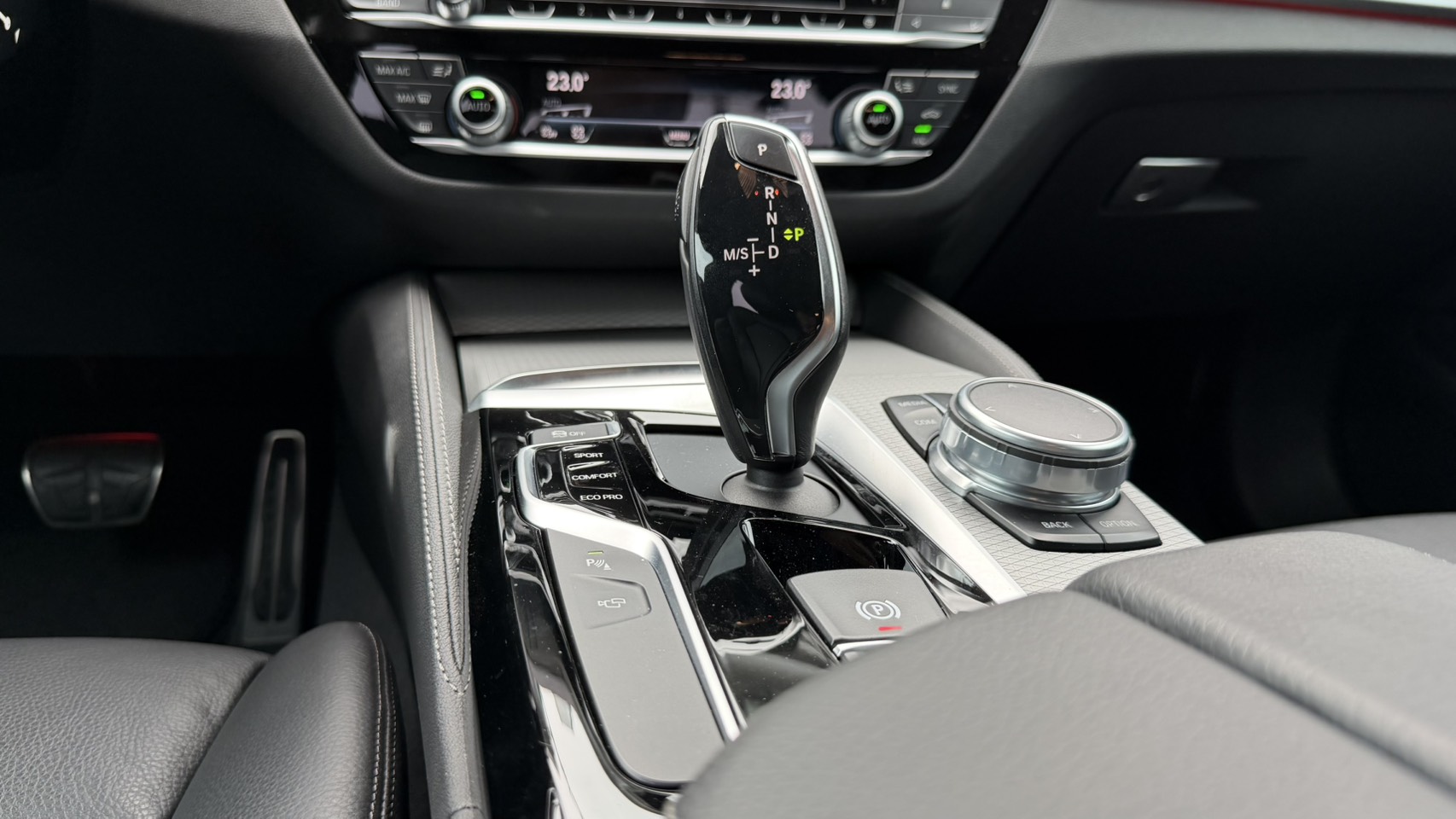 【理性且成熟的選擇】2017 BMW G30 520I M-SPORT  認證車 / 僅跑4萬多公里 / 無泡水  第5張相片