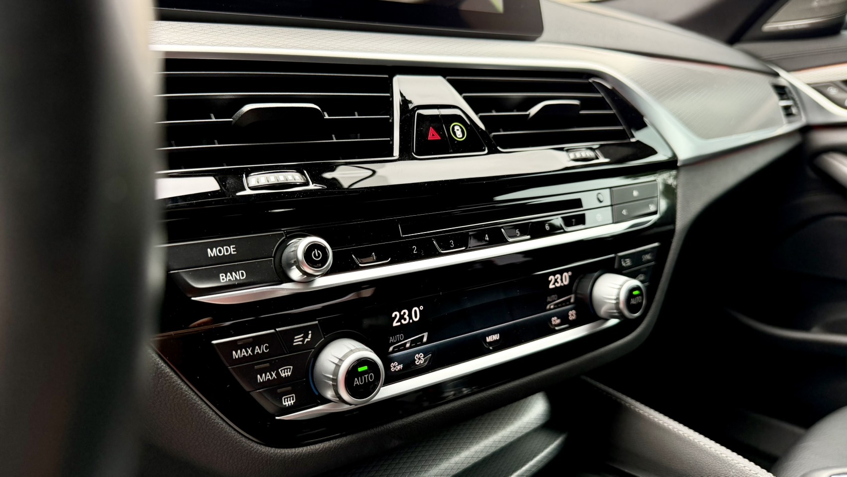 【理性且成熟的選擇】2017 BMW G30 520I M-SPORT  認證車 / 僅跑4萬多公里 / 無泡水  第10張相片