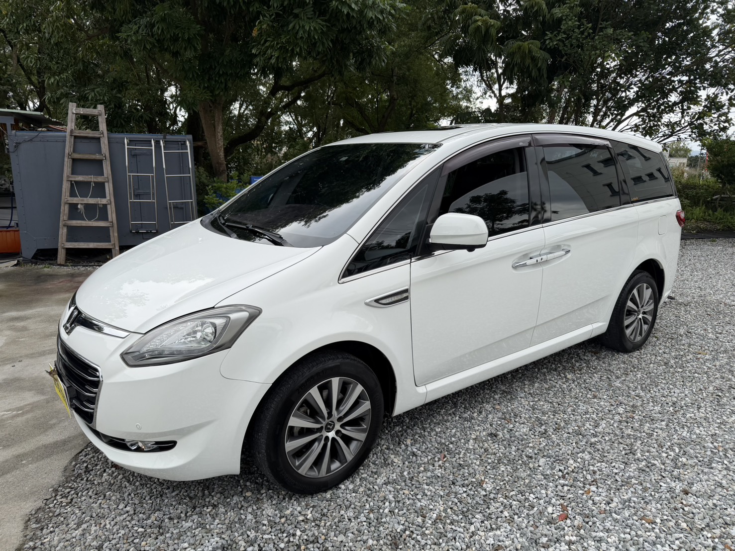 親跑長途開回花蓮 過彎非常穩 有力不費油 !  有第三方認證書!車況透明!非常漂亮~  第1張相片