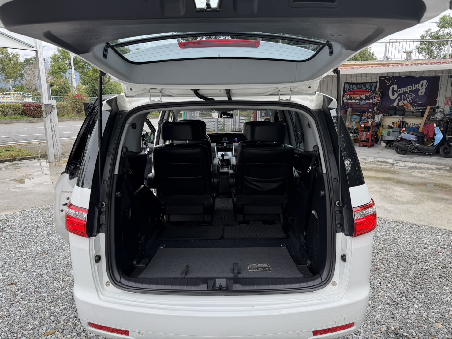 親跑長途開回花蓮 過彎非常穩 有力不費油 !  有第三方認證書!車況透明!非常漂亮~  第2張相片