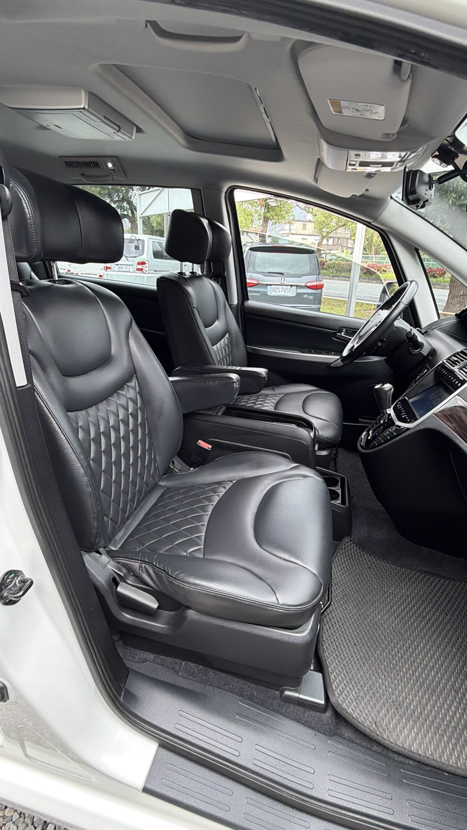 親跑長途開回花蓮 過彎非常穩 有力不費油 !  有第三方認證書!車況透明!非常漂亮~  第10張相片