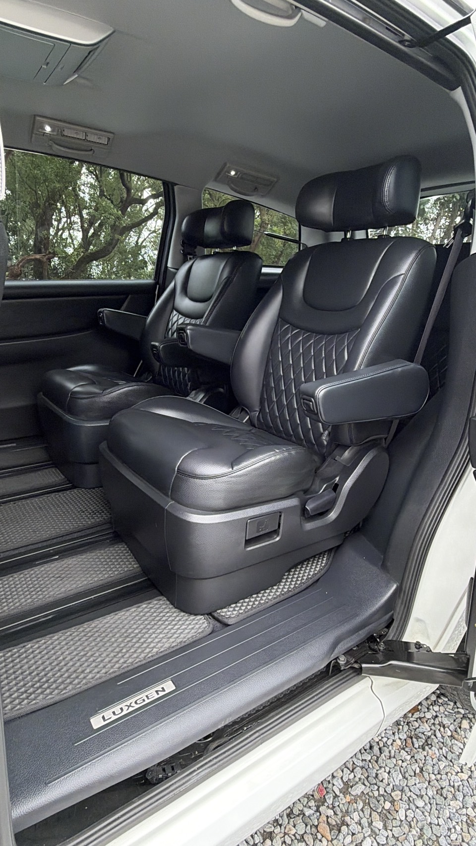 親跑長途開回花蓮 過彎非常穩 有力不費油 !  有第三方認證書!車況透明!非常漂亮~  第11張相片