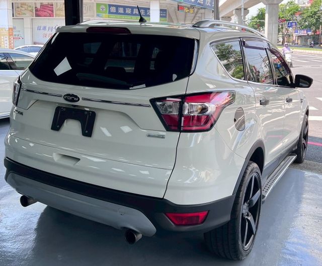 ✅方向盤快控鍵✅換檔撥片✅恆溫空調✅免鑰匙啟動車門鎖✅定速巡航✅斜坡起步輔助✅防鎖死煞車系統  第6張相片