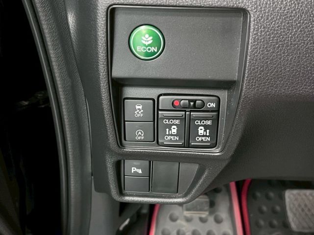 ✅空力套件✅方向盤快控鍵 ✅換檔撥片 ✅恆溫空調✅粉塵過濾器✅免鑰匙啟動車門鎖✅定速巡航✅防鎖死煞車系統✅斜坡起步輔助  第13張相片