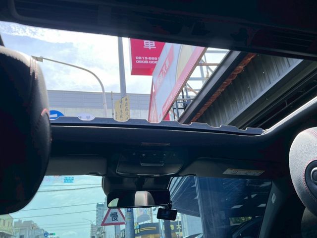 ⭕️全車原漆⭕️4條新胎⭕️360度環景⭕️電動天窗⭕️電尾門⭕️外觀套件AMG 43專屬⭕️氣氛燈⭕️跑車座椅/方向盤  第13張相片