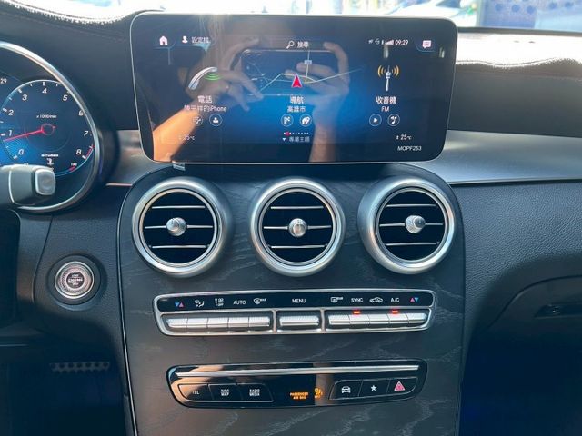 ⭕️全車原漆⭕️4條新胎⭕️360度環景⭕️電動天窗⭕️電尾門⭕️外觀套件AMG 43專屬⭕️氣氛燈⭕️跑車座椅/方向盤  第15張相片