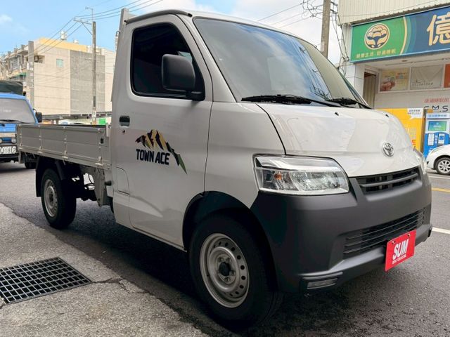 ⭕️原鈑件⭕️原漆⭕️僅跑16公里⭕️跟新車只有價差⭕️原廠保固至2028年6月⭕️新行車紀錄器  第3張相片