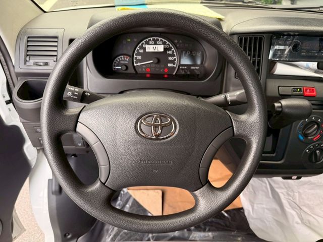 ⭕️原鈑件⭕️原漆⭕️僅跑16公里⭕️跟新車只有價差⭕️原廠保固至2028年6月⭕️新行車紀錄器  第8張相片