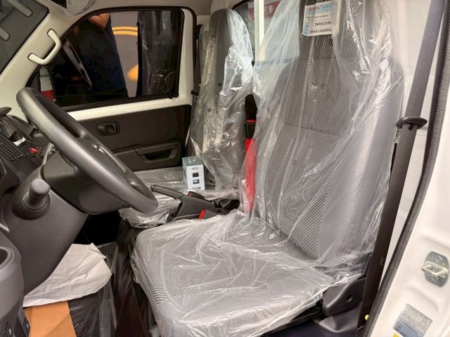 ⭕️原鈑件⭕️原漆⭕️僅跑16公里⭕️跟新車只有價差⭕️原廠保固至2028年6月⭕️新行車紀錄器  第11張相片