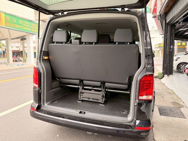 ⭕️豪華九人座⭕️Apple CarPlay⭕️多功能方向盤⭕️光感應頭燈⭕️電動後視鏡⭕️定速  第7張相片