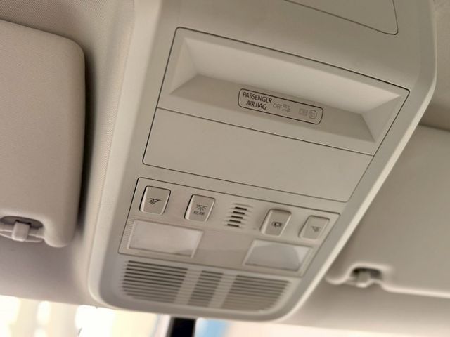 ⭕️豪華九人座⭕️Apple CarPlay⭕️多功能方向盤⭕️光感應頭燈⭕️電動後視鏡⭕️定速  第16張相片