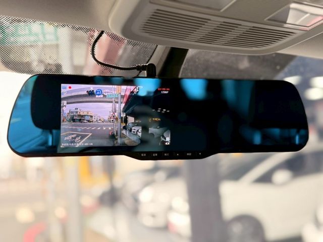 ⭕️豪華九人座⭕️Apple CarPlay⭕️多功能方向盤⭕️光感應頭燈⭕️電動後視鏡⭕️定速  第18張相片