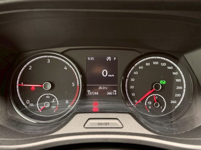 ⭕️豪華九人座⭕️Apple CarPlay⭕️多功能方向盤⭕️光感應頭燈⭕️電動後視鏡⭕️定速  第19張相片