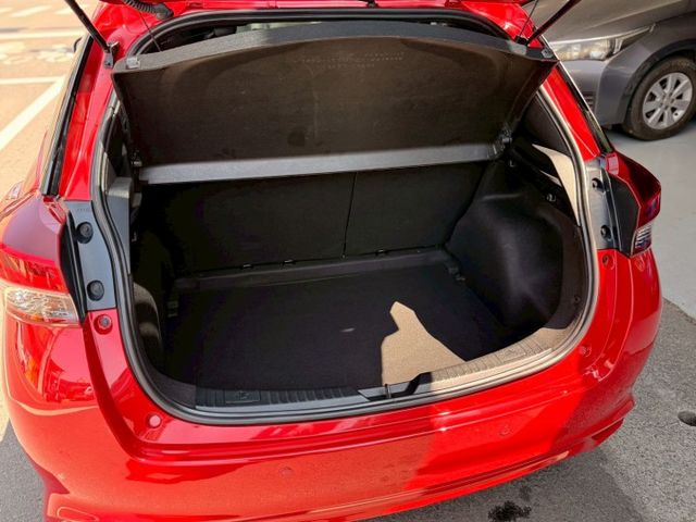 ⭕️豪華版⭕️全台跑最少⭕️IKey⭕️多功能方向盤⭕️感應頭燈⭕️電動後視鏡⭕️後視鏡方向燈⭕️認證漂亮車  第7張相片