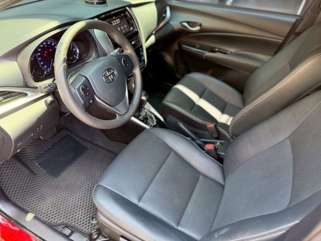 ⭕️豪華版⭕️全台跑最少⭕️IKey⭕️多功能方向盤⭕️感應頭燈⭕️電動後視鏡⭕️後視鏡方向燈⭕️認證漂亮車  第11張相片