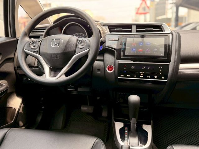 ⭕️原鈑件⭕️S版⭕️IKey⭕️LED感應頭燈⭕️多功能方向盤⭕️原廠導航⭕️側面安全氣囊⭕️駕駛模式選擇⭕️皮椅  第8張相片