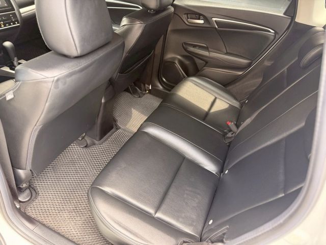 ⭕️原鈑件⭕️S版⭕️IKey⭕️LED感應頭燈⭕️多功能方向盤⭕️原廠導航⭕️側面安全氣囊⭕️駕駛模式選擇⭕️皮椅  第11張相片