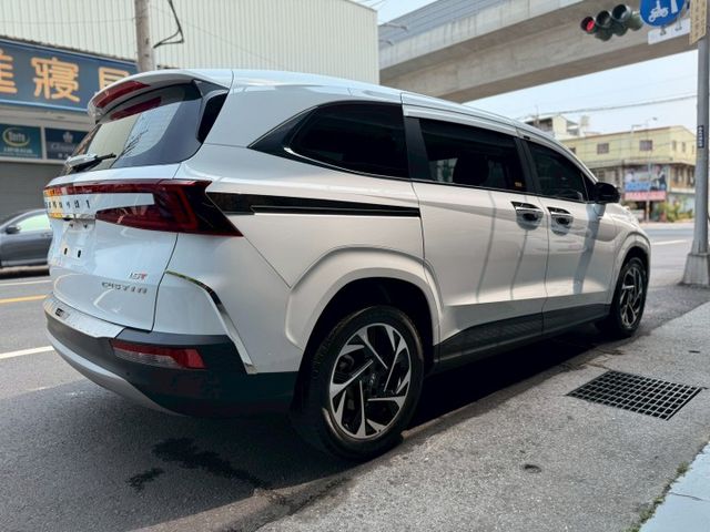 ⭕️雙側電動門⭕️雙前座電動座椅⭕️電尾門⭕️360環景⭕️盲點⭕️氣氛燈⭕️手機無線充電⭕️CarPlay⭕️數位儀錶  第4張相片