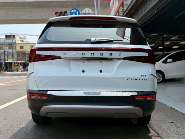 ⭕️雙側電動門⭕️雙前座電動座椅⭕️電尾門⭕️360環景⭕️盲點⭕️氣氛燈⭕️手機無線充電⭕️CarPlay⭕️數位儀錶  第5張相片