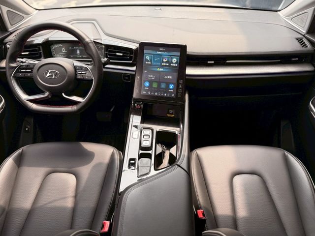 ⭕️雙側電動門⭕️雙前座電動座椅⭕️電尾門⭕️360環景⭕️盲點⭕️氣氛燈⭕️手機無線充電⭕️CarPlay⭕️數位儀錶  第9張相片