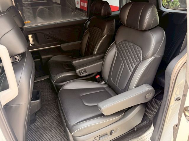 ⭕️雙側電動門⭕️雙前座電動座椅⭕️電尾門⭕️360環景⭕️盲點⭕️氣氛燈⭕️手機無線充電⭕️CarPlay⭕️數位儀錶  第11張相片