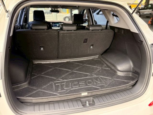 ⭕️尊貴版⭕️環景⭕️盲點⭕️電動天窗⭕️電動椅⭕️IKey⭕️LED感應頭燈⭕️CarPlay⭕️定速⭕️電動後視鏡  第6張相片