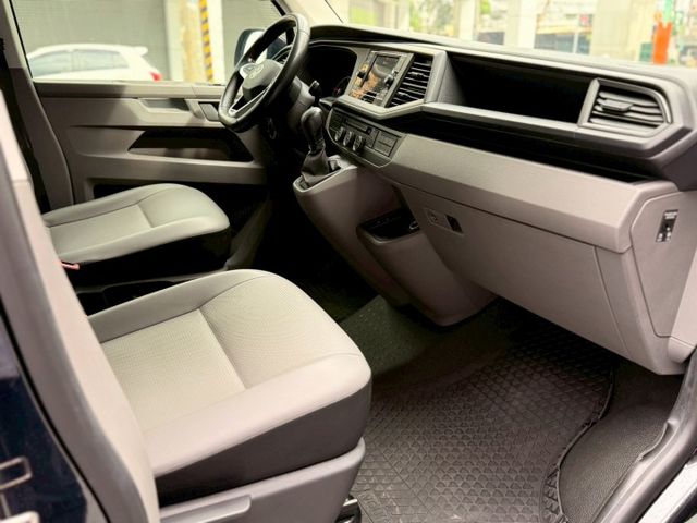 ⭕️豪華九人座⭕️Apple CarPlay⭕️多功能方向盤⭕️光感應頭燈⭕️電動後視鏡⭕️定速  第12張相片