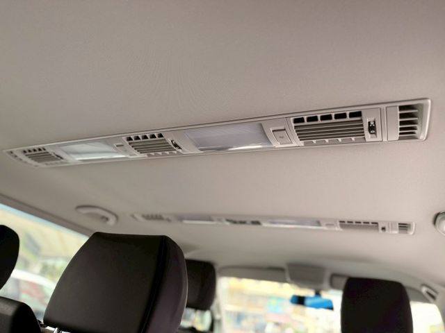 ⭕️豪華九人座⭕️Apple CarPlay⭕️多功能方向盤⭕️光感應頭燈⭕️電動後視鏡⭕️定速  第18張相片
