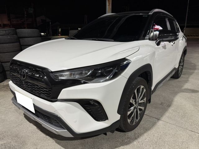 2022 TOYOYA CROSS GR 1.8 汽油版 升級電動尾門 室內氣氛燈 中央大幅手 後箱平整化套件  第1張相片
