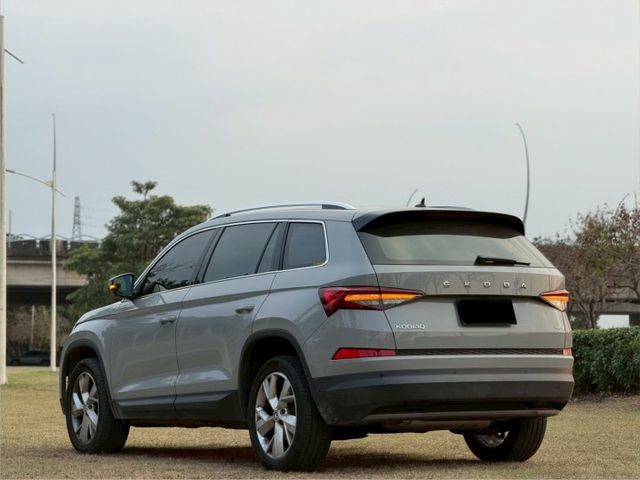 4X4尊榮版本，挑戰全網最低里程，最低價格，新車價160萬，直接打到骨折  第2張相片