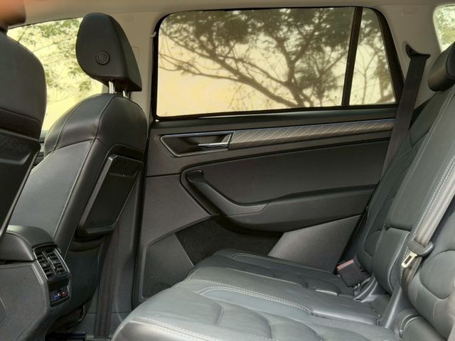 4X4尊榮版本，挑戰全網最低里程，最低價格，新車價160萬，直接打到骨折  第5張相片