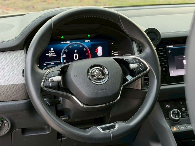 4X4尊榮版本，挑戰全網最低里程，最低價格，新車價160萬，直接打到骨折  第6張相片