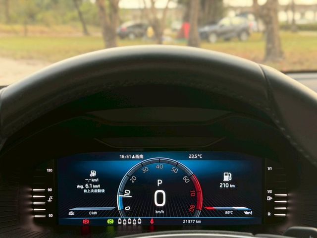 4X4尊榮版本，挑戰全網最低里程，最低價格，新車價160萬，直接打到骨折  第7張相片